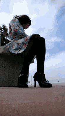 upskirt gifs|Gif Upskirt GIFs